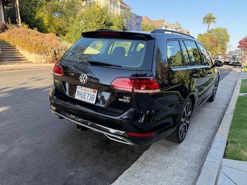 Black 2018 Volkswagen Golf SportWagen TSI S