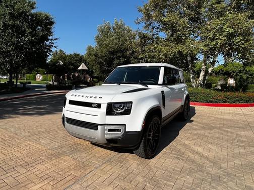 2023 Land Rover Defender SE