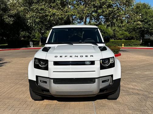2023 Land Rover Defender SE