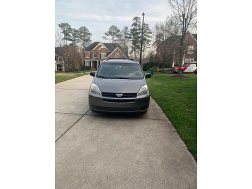 2004 Toyota Sienna LE