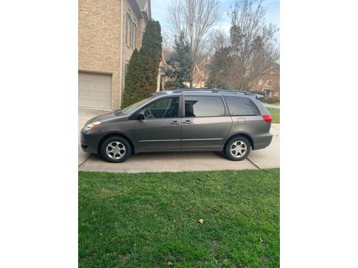 2004 Toyota Sienna LE