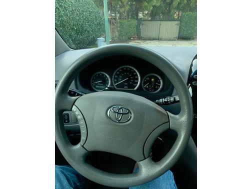 2004 Toyota Sienna LE