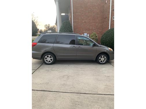 2004 Toyota Sienna LE