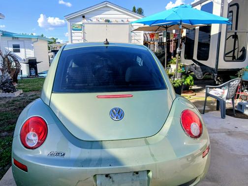 Green 2009 Volkswagen New Beetle S