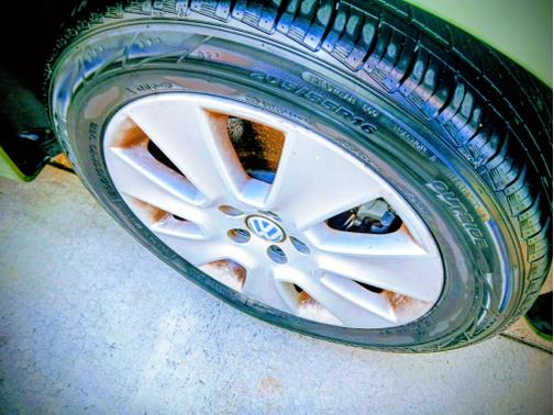 Green 2009 Volkswagen New Beetle S