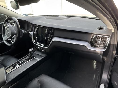 2019 Volvo S60 T5 Momentum