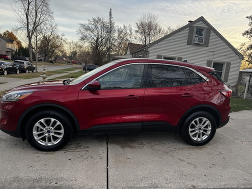 2020 Ford Escape SE