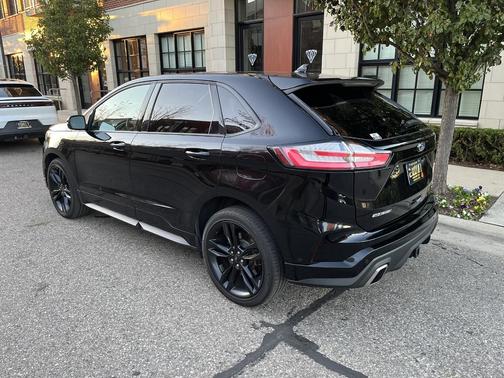 Black 2019 Ford Edge ST