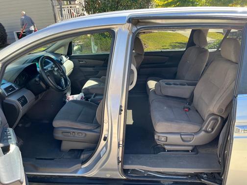 Gray 2011 Honda Odyssey EX