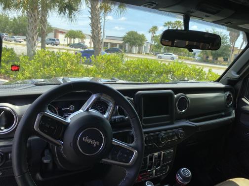 Photo 2 of 17 of 2021 Jeep Gladiator Rubicon