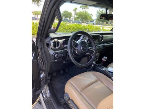 Photo 3 of 17 of 2021 Jeep Gladiator Rubicon