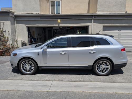 2018 Lincoln MKT Reserve