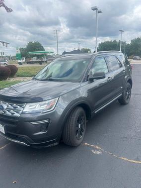 Gray 2018 Ford Explorer XLT