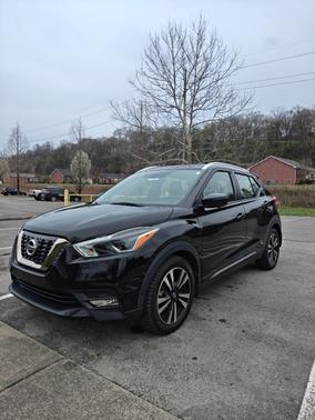 Black 2019 Nissan Kicks SR