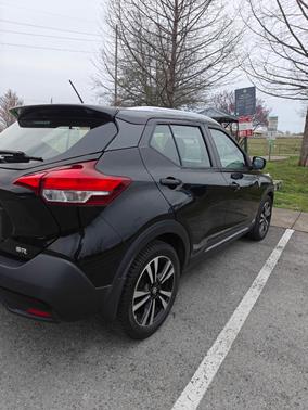 Black 2019 Nissan Kicks SR