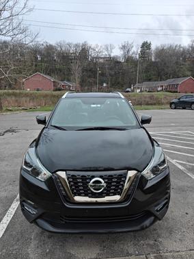 Black 2019 Nissan Kicks SR