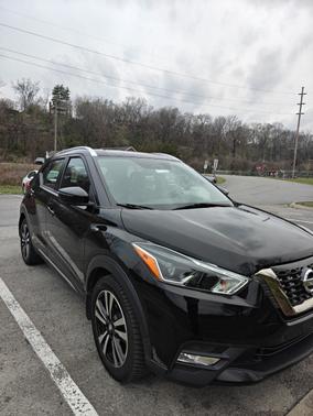 Black 2019 Nissan Kicks SR