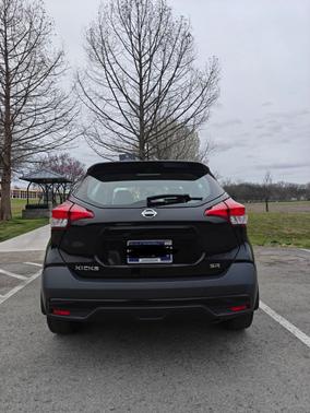 Black 2019 Nissan Kicks SR