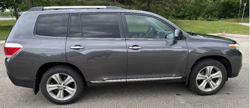 Gray 2013 Toyota Highlander Limited