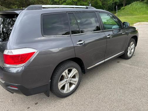 Gray 2013 Toyota Highlander Limited