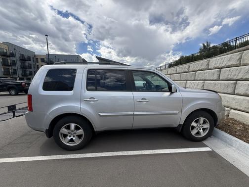 Silver 2011 Honda Pilot EX-L