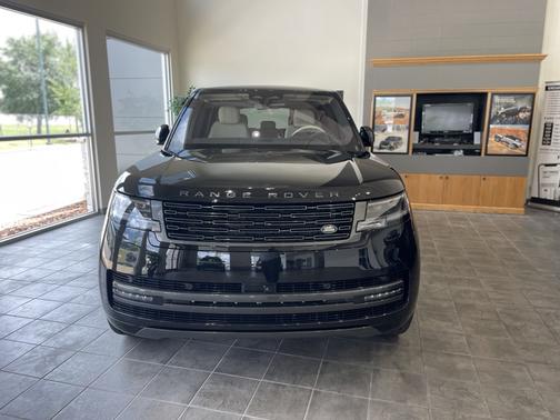 2023 Land Rover Range Rover P530 SE SWB