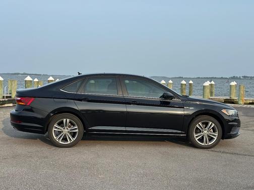 Black 2019 Volkswagen Jetta 1.4T R-Line