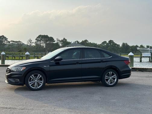 Black 2019 Volkswagen Jetta 1.4T R-Line