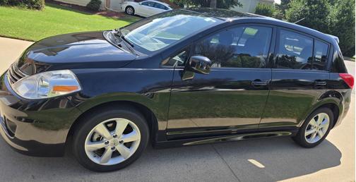 2011 Nissan Versa 1.8 SL