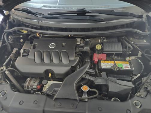 2011 Nissan Versa 1.8 SL