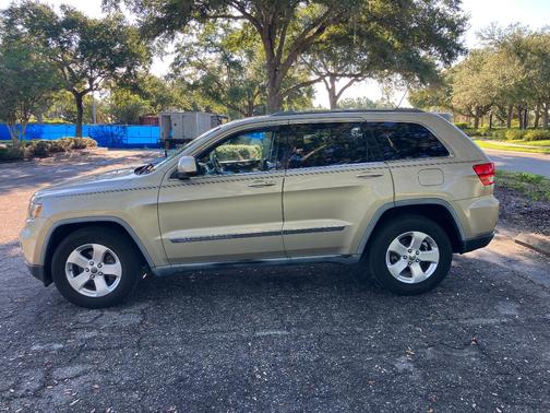 Silver 2011 Jeep Grand Cherokee Laredo