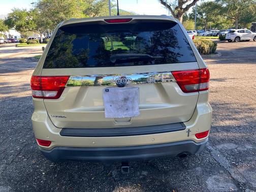 Silver 2011 Jeep Grand Cherokee Laredo
