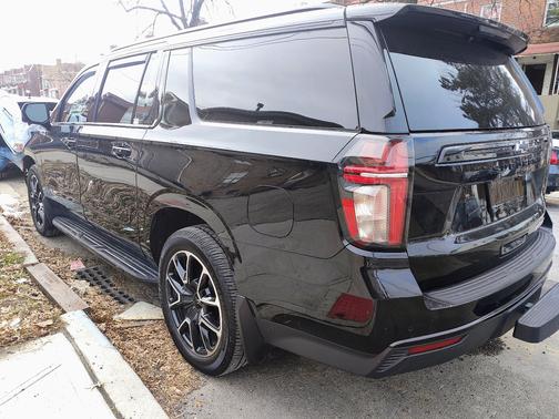 2023 Chevrolet Suburban RST