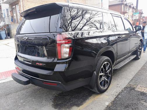 2023 Chevrolet Suburban RST