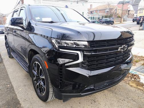 2023 Chevrolet Suburban RST