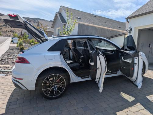 2022 Audi Q8 55 Premium Plus