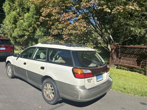 2004 Subaru Outback Base