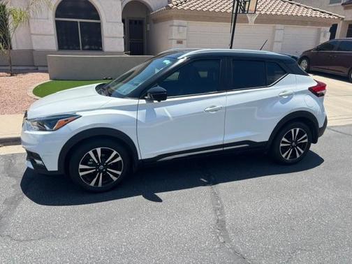White 2019 Nissan Kicks SR