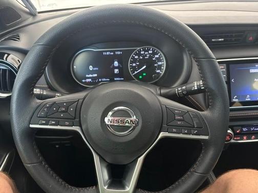White 2019 Nissan Kicks SR