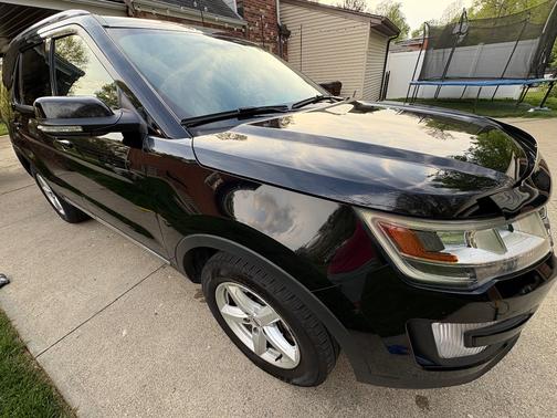 Black 2017 Ford Explorer XLT