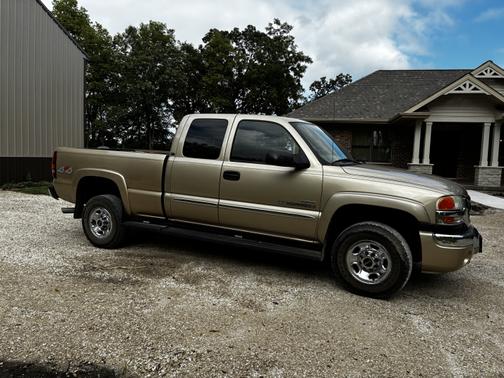 2004 GMC Sierra 2500 SLE H/D Extended Cab