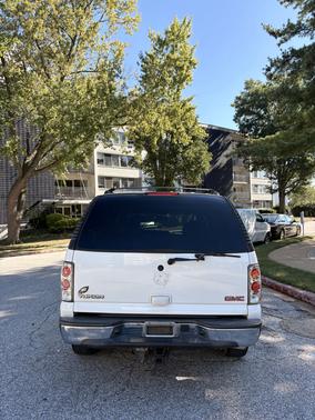 White 2004 GMC Yukon SLT