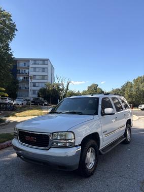 White 2004 GMC Yukon SLT