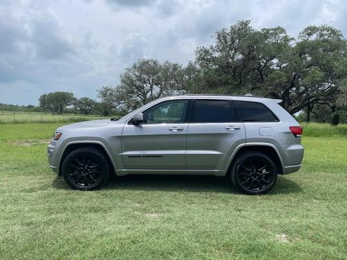 Silver 2020 Jeep Grand Cherokee Altitude