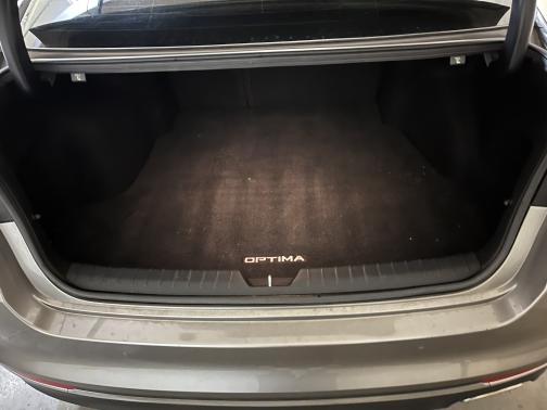 Photo 4 of 12 of 2018 Kia Optima LX