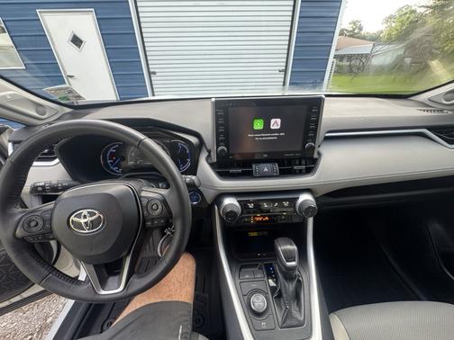White 2022 Toyota RAV4 Hybrid Limited