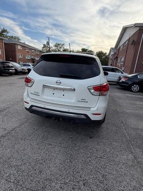 White 2016 Nissan Pathfinder Platinum