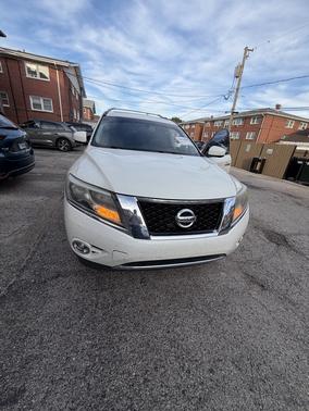 White 2016 Nissan Pathfinder Platinum