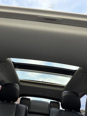 White 2016 Nissan Pathfinder Platinum