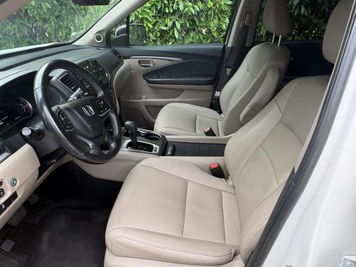 White 2019 Honda Pilot EX-L